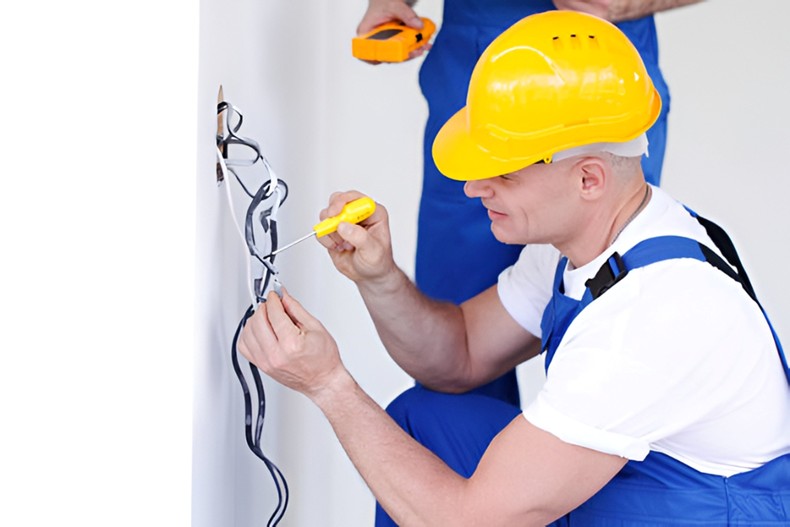 Why Hiring a Licensed Electrician Saves You Time and Money